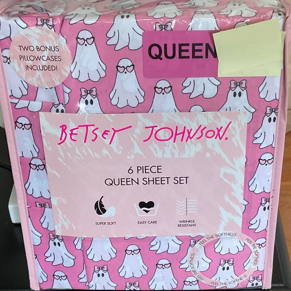 Betsey Johnson Pink Bow and Shades Ghost Queen Sheet Set with Pillowcases